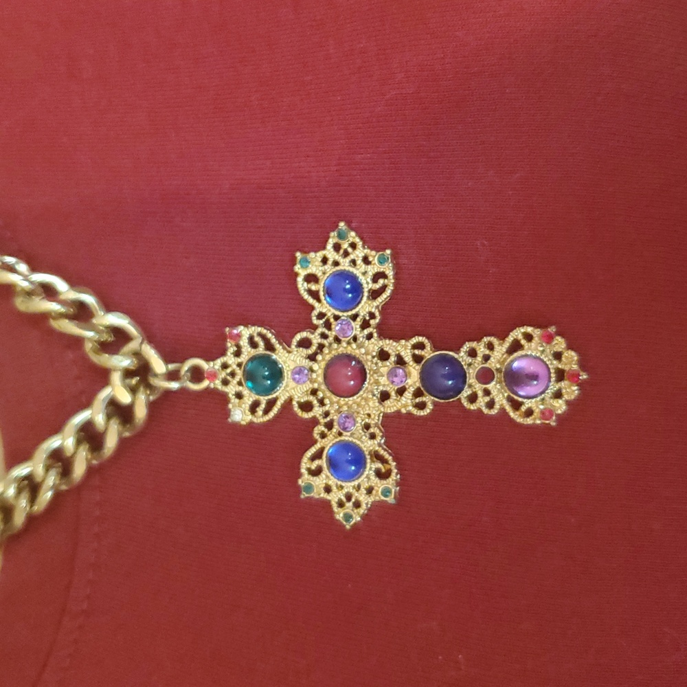 20" Thick Gold Tone Link w/ 2.5" Gold Tone Crystal Ornate Cross Necklace